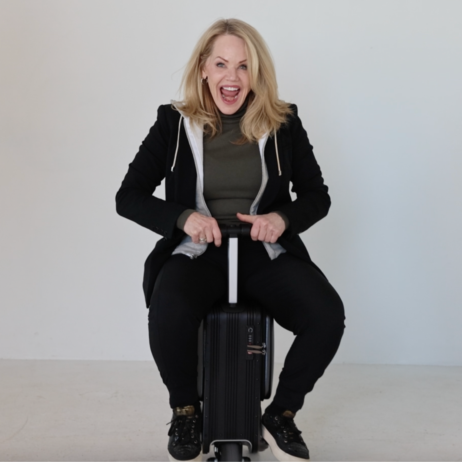 Airwheel SE3MiniT Smart Rideable Suitcase