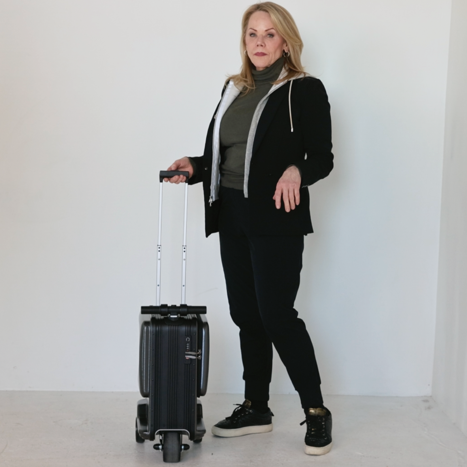 Airwheel SE3MiniT Smart Rideable Suitcase